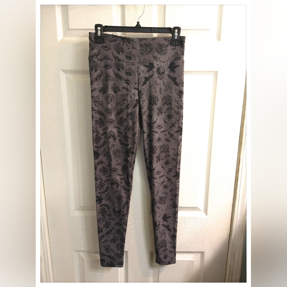 NB ☠️ Spiders, Snakes, Skulls & Daggers ☠️ High-Rise Leggings S/M *NWT*